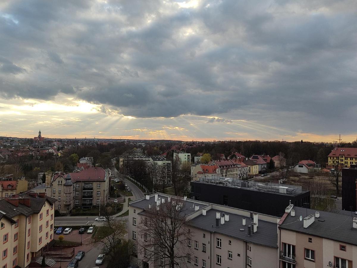 Apartament Z Widokiem Na Miasto Gliwice Exteriör bild